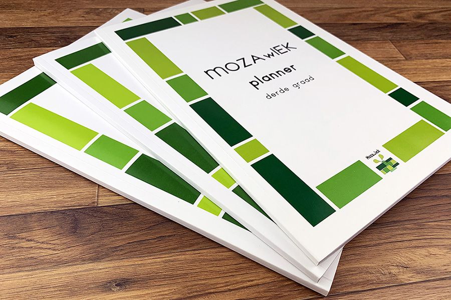 Agenda's voor basischool Mozawiek in de vorm van gelijmde A4 boekjes